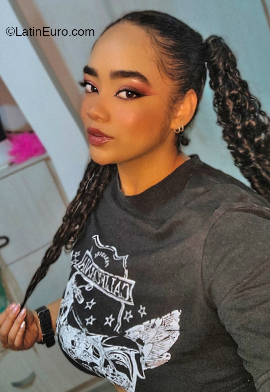 Date this exotic Colombia girl Leidy from  CO32203