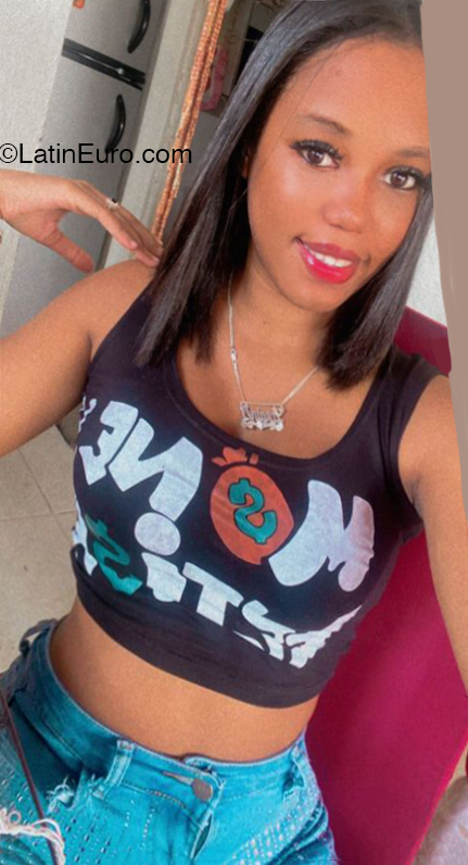Date this attractive Dominican Republic girl Loraine from San Pedro De Macoris DO44654