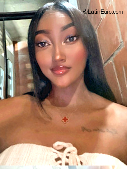 Date this hot Colombia girl Indira from Cali CO32545