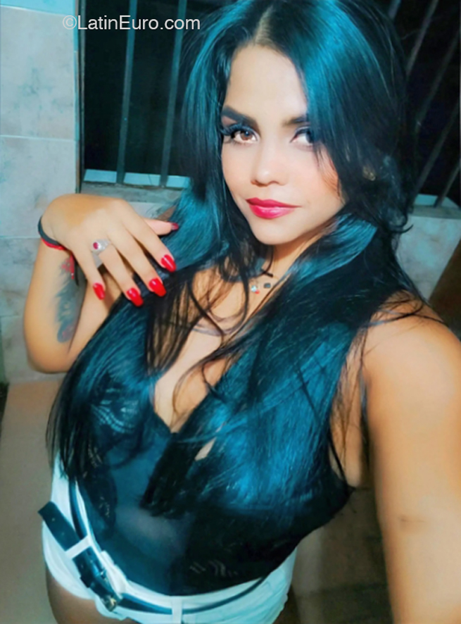Date this attractive Venezuela girl Emperatriz from Caracas VE4566