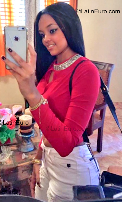 Date this attractive Dominican Republic girl Elaine from Santiago DO52257