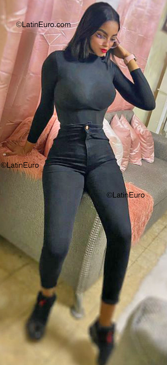 Date this georgeous Dominican Republic girl Cynthia mariel from Santo Domingo DO52674