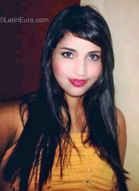 Date this lovely Venezuela girl Ginebra from Caracas VE4929