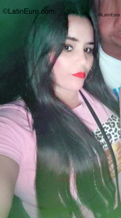 Date this foxy Dominican Republic girl Jassiely from Santo Domingo DO52828