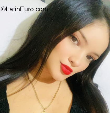 Date this sultry Colombia girl Mariana Serna from Cali CO33000