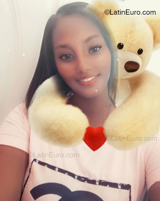 Date this tall Dominican Republic girl Betz from Santo Domingo DO53107