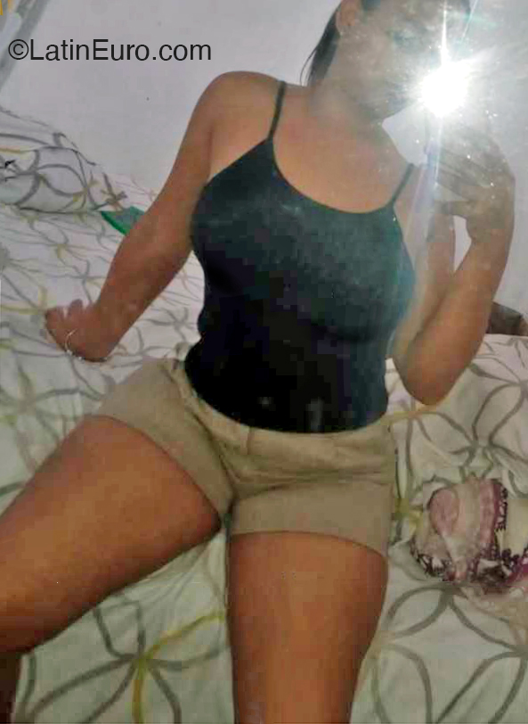 Date this hard body Dominican Republic girl Alejandra from Santo Domingo DO53115