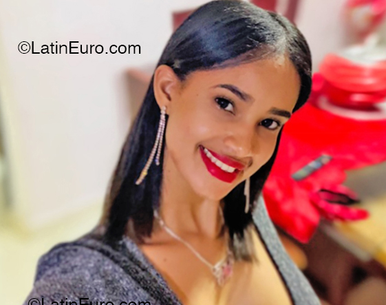 Date this attractive Dominican Republic girl Dily from La Vega DO53191