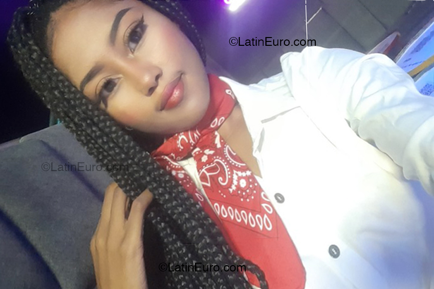 Date this nice looking Spain girl Leidy from Madrid ES857