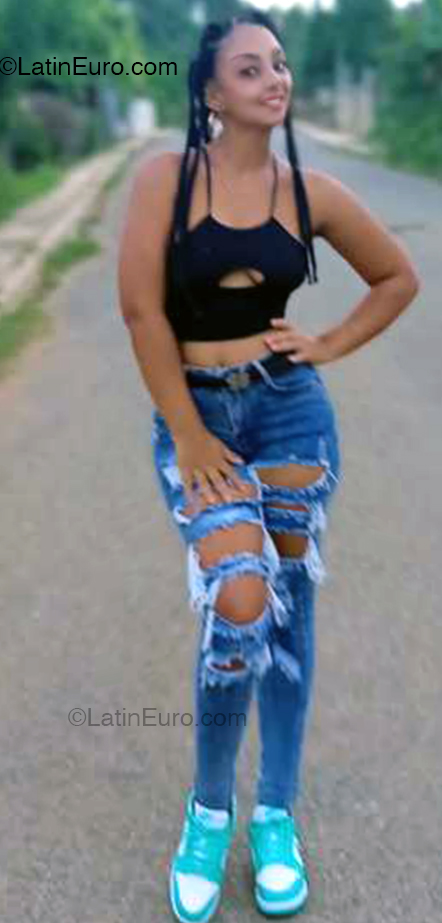 Date this good-looking United States girl Enana from Fort Lauderdale US24341