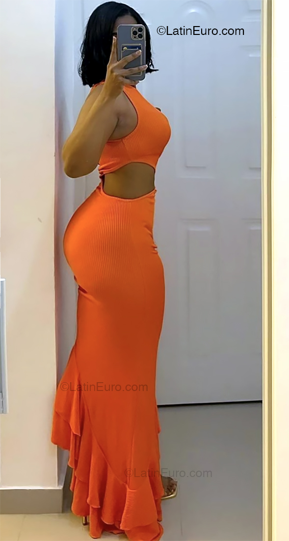Date this foxy Dominican Republic girl Yenifer from Santo Domingo DO53410