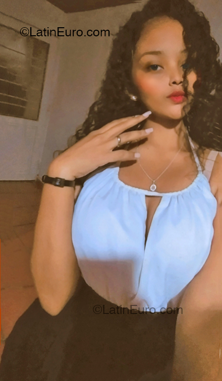 Date this stunning Colombia girl Ana Maria from Cartagena CO33111