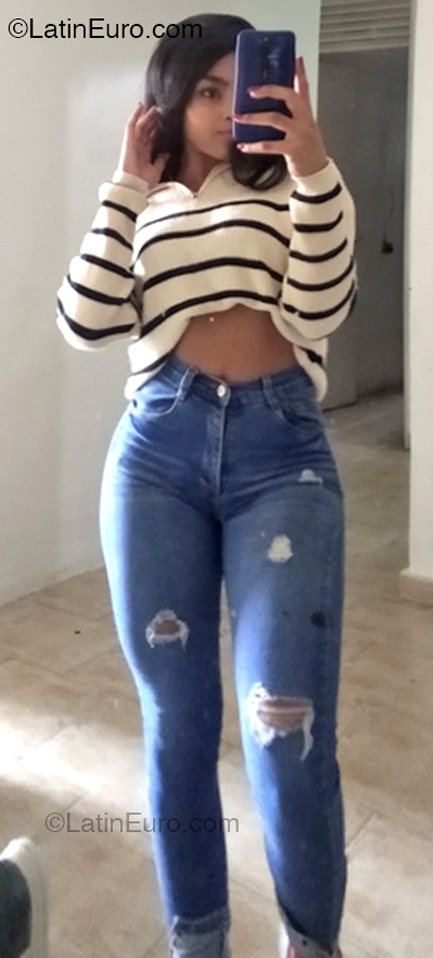 Date this pretty Venezuela girl Ashly from Caracas VE5057