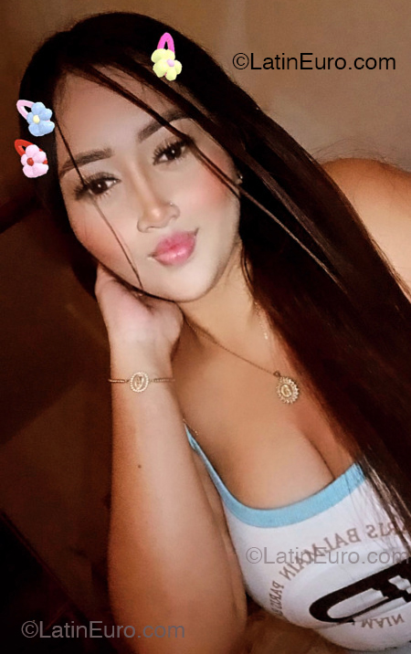 Date this young Colombia girl Val from Medellin CO33144