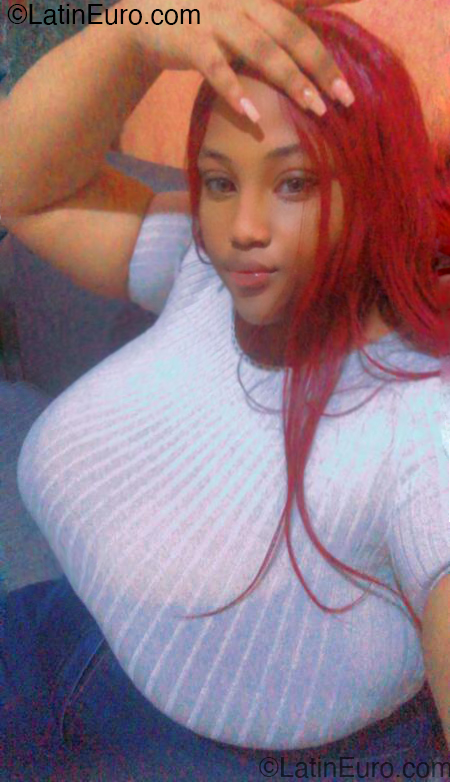 Date this passionate Dominican Republic girl Iris from Santo Domingo DO53898