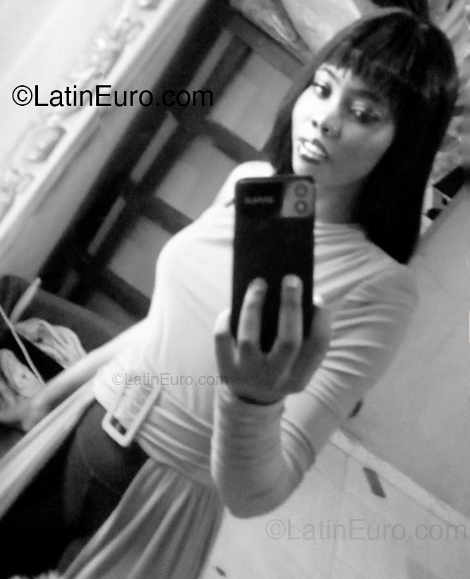 Date this pretty Dominican Republic girl Mika from Punta Cana DO53921