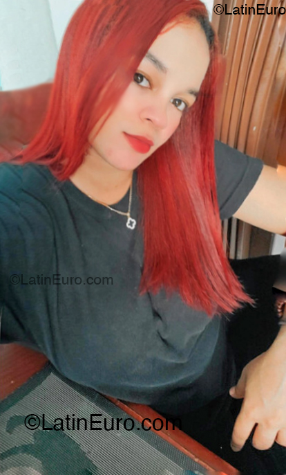 Date this sultry Dominican Republic girl Cartera from Santo Domingo DO53925