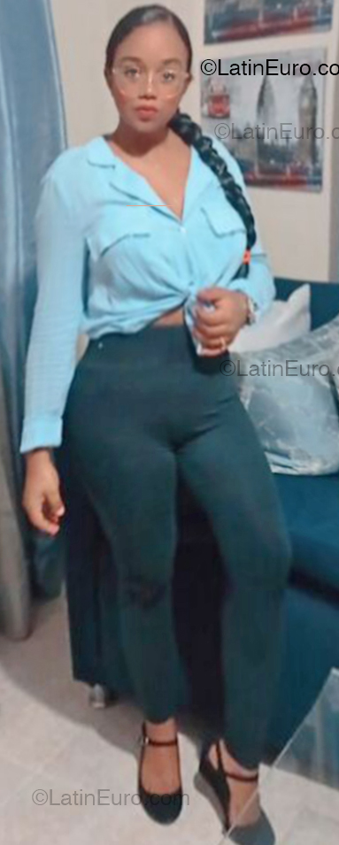 Date this athletic Dominican Republic girl Michelly from Santo Domingo DO53940