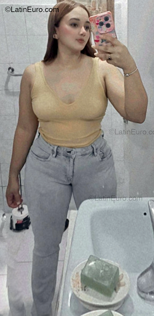 Date this gorgeous Dominican Republic girl Liz from Santo Domingo DO53957