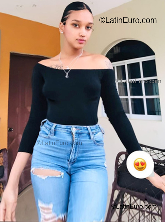 Date this young Dominican Republic girl Dary from Santo Domingo DO54010
