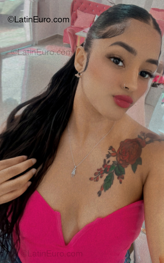 Date this georgeous Dominican Republic girl Heidy from Santo Domingo DO54032