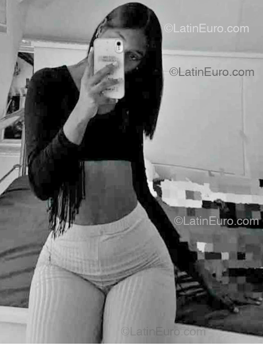Date this funny Dominican Republic girl Le from Santo Domingo DO54037