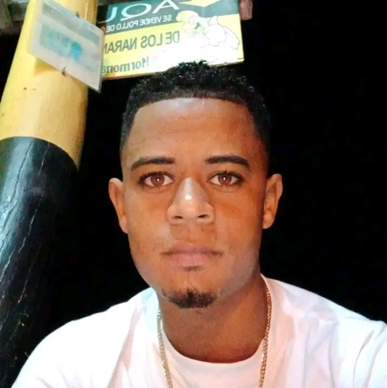 Date this tall Dominican Republic man Rony from Santiago DO54183