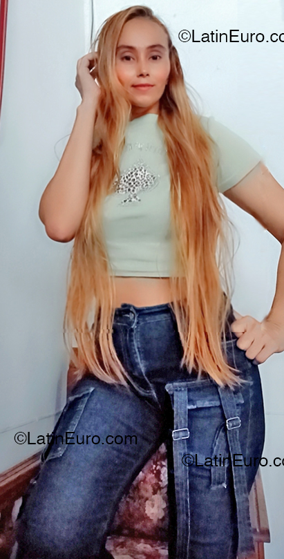 Date this happy Colombia girl Sofia from Bogota CO33233