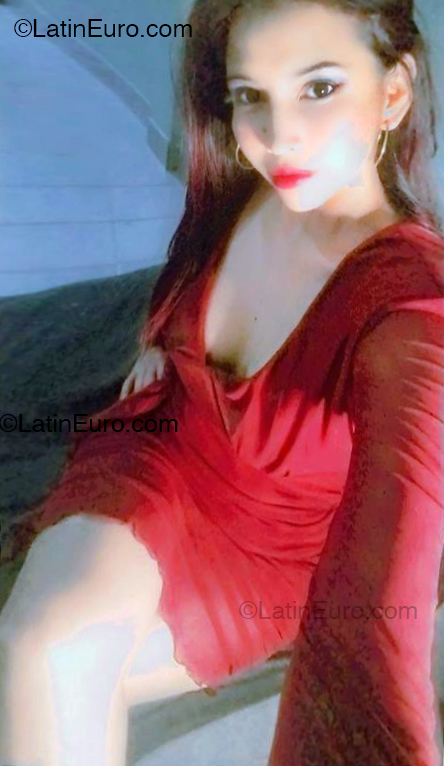 Date this funny Venezuela girl Anahis from Valencia VE5163