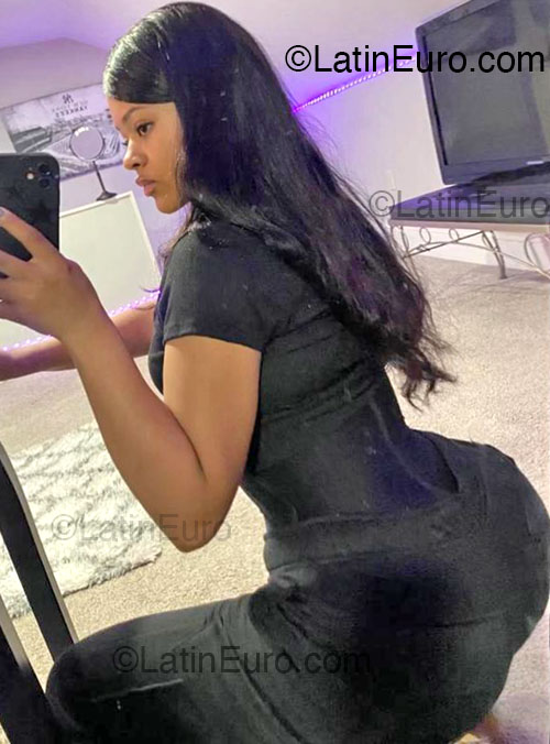 Date this hot Dominican Republic girl Valery from Bajos De Haina DO54462