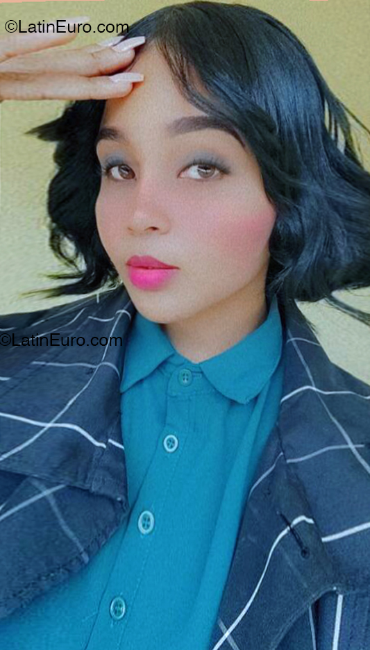 Date this young Dominican Republic girl Esmeralda from Santo Domingo Este DO54497