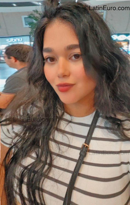 Date this exotic France girl Adriana from Pau FR381