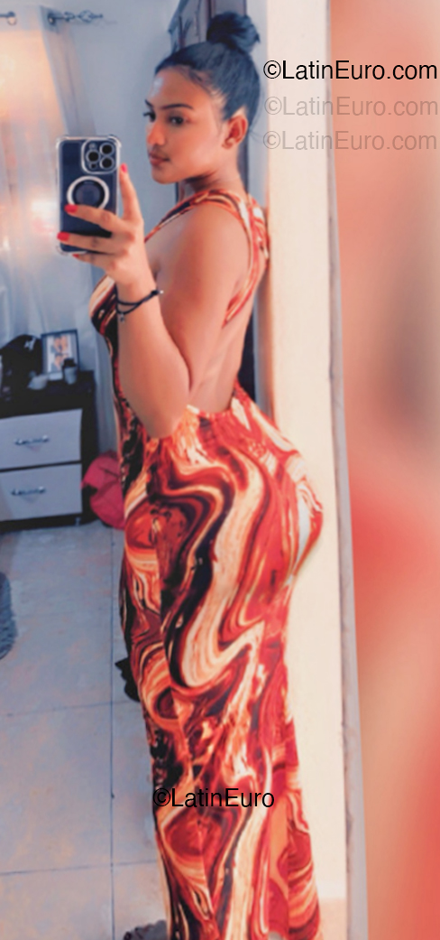 Date this stunning Dominican Republic girl Rosalva from Santo Domingo DO54538