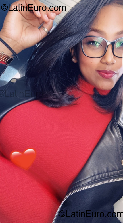 Date this funny Italy girl Rosaly from Ischia IT434