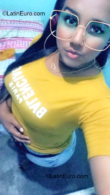 Date this passionate Dominican Republic girl Mabel from Santo Domingo DO54673