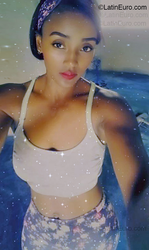 Date this georgeous Dominican Republic girl Franchesca from Santo Domingo DO54738