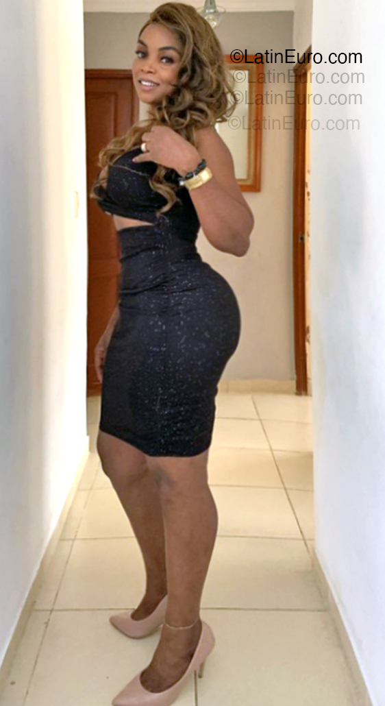 Date this attractive Dominican Republic girl Ant from Santo Domingo DO54839