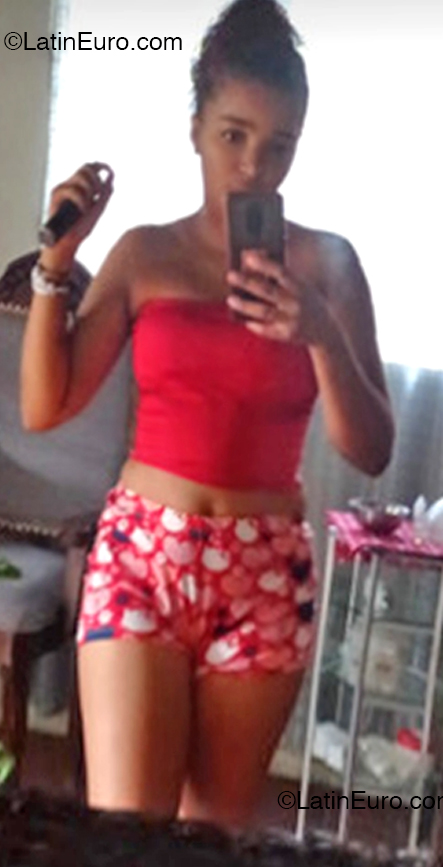 Date this tall Dominican Republic girl Maria from Santiago DO54911