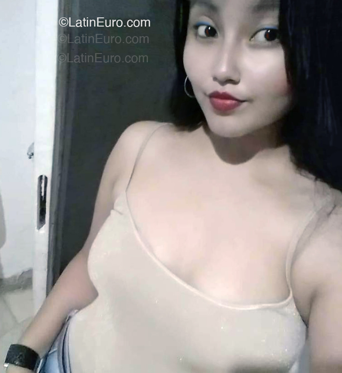 Date this stunning Argentina girl Lorena from Buenos Aires AR993