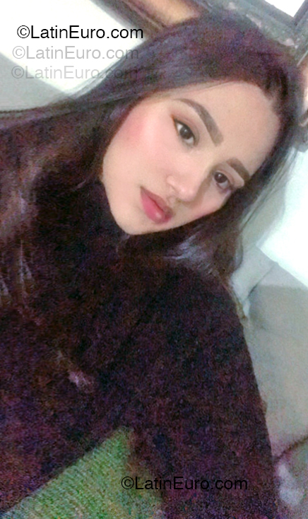 Date this cute Dominican Republic girl Ely from Santo Domingo DO54984