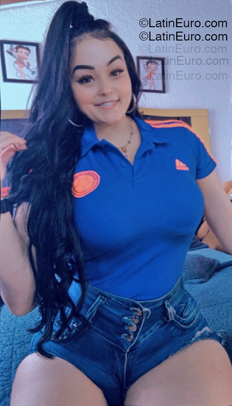 Date this delightful Colombia girl Lupita from Bogota CO33324