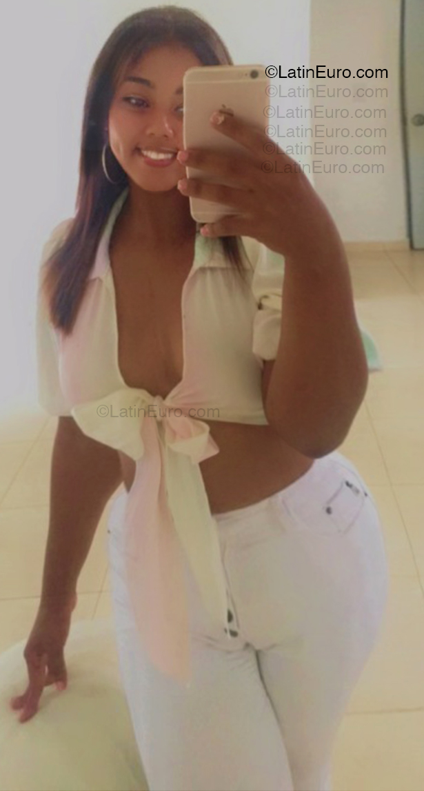 Date this happy Dominican Republic girl Deiry from Sosua DO54993