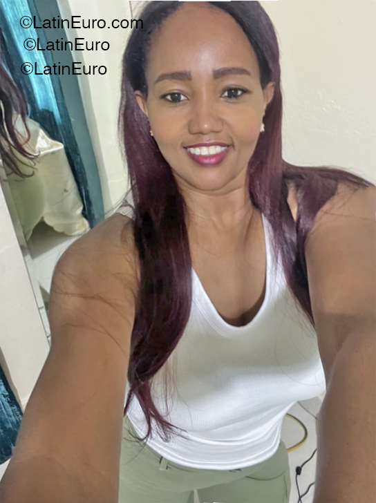 Date this gorgeous Aruba girl Jessica from Aruba AW44