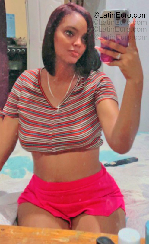Date this delightful Dominican Republic girl Kiara from Sanchez Ramirez DO55017