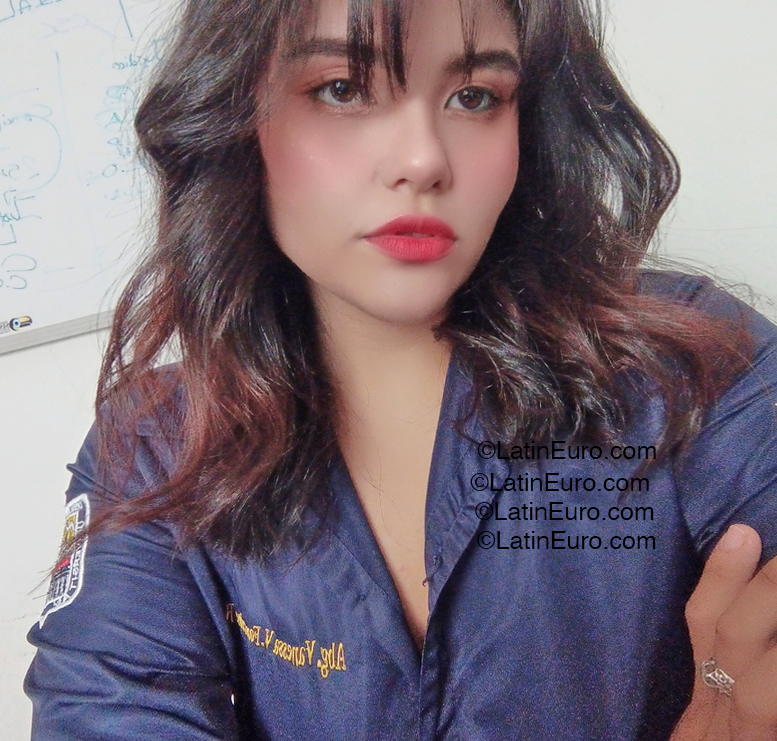 Date this charming Venezuela girl Victoria from Valencia VE5291