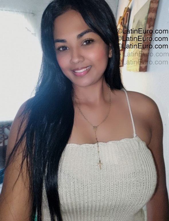 Date this gorgeous Venezuela girl Rosi from Caracas VE5292