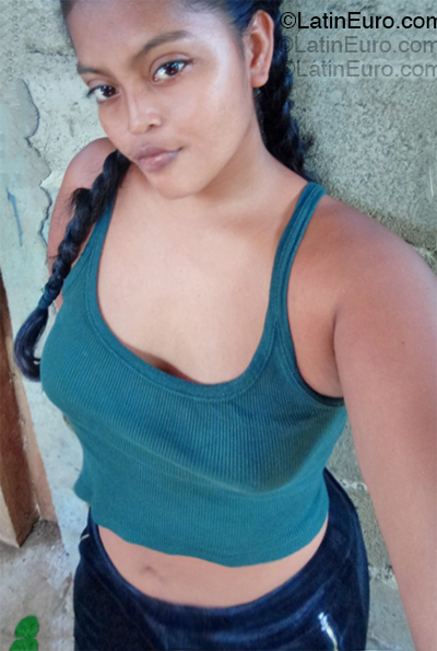 Date this sensual Panama girl Keysi from Panama PA1415