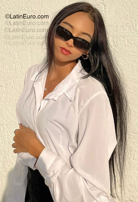 Date this exotic Colombia girl Gnesis from Bogota CO33353