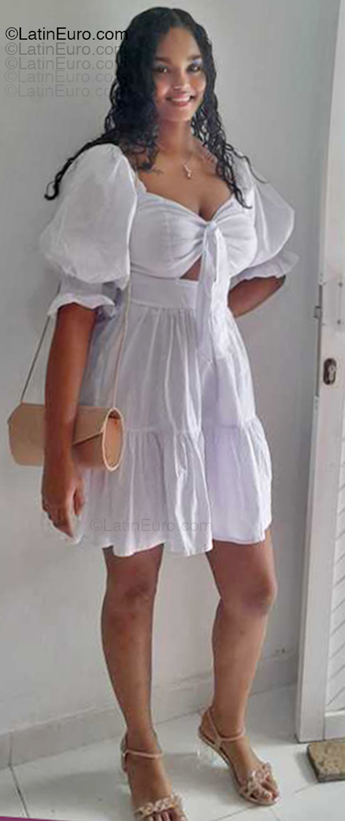 Date this foxy Colombia girl Rosy from Cartagena CO33356