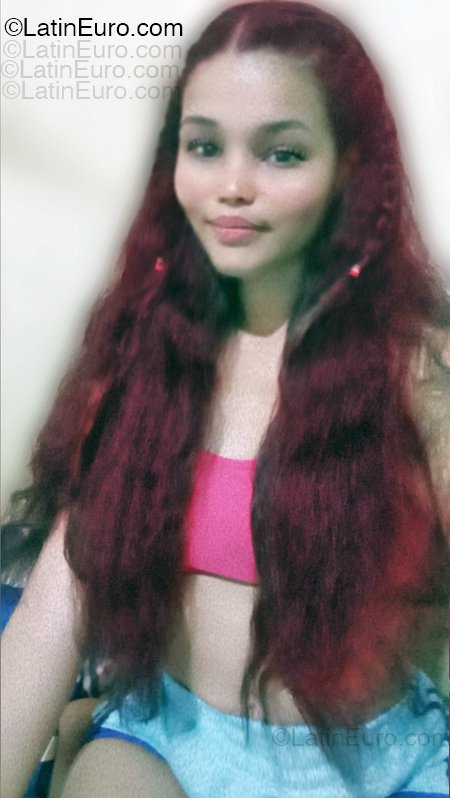 Date this cute Dominican Republic girl Laura from Santo Domingo DO55144
